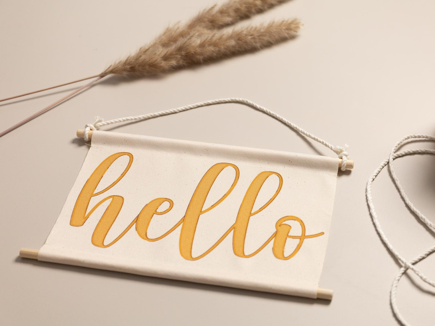 Stoffbanner mit Hello Schriftzug