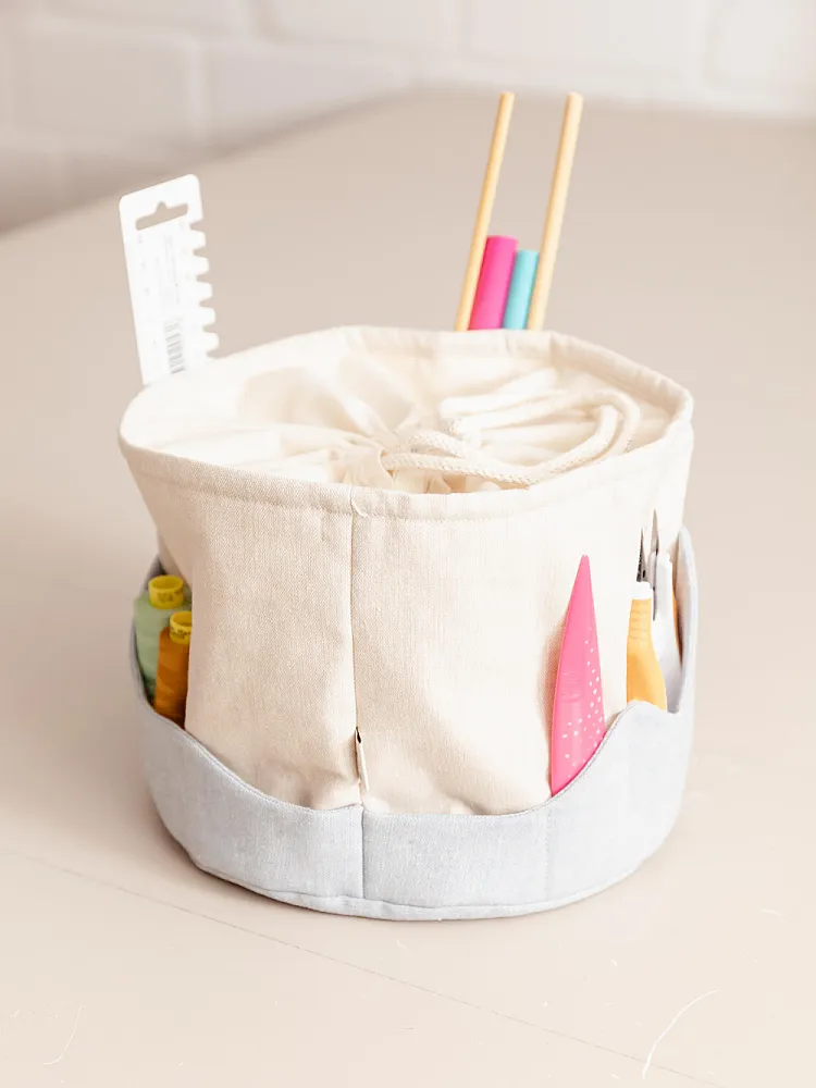 Utensilo mit Tunnelzug und Außentaschen “Wave”